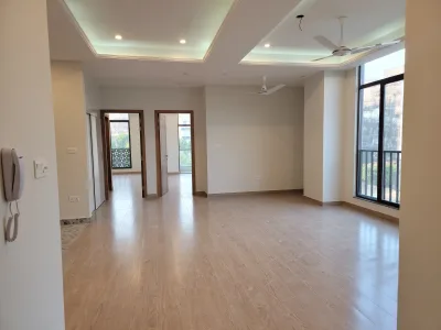 2080 Sqft 3 Bedroom Luxury Apartment For Sale In Piccadilly Courtyard Bahria Town Phase 7 - Interior / Exterior Photo 3